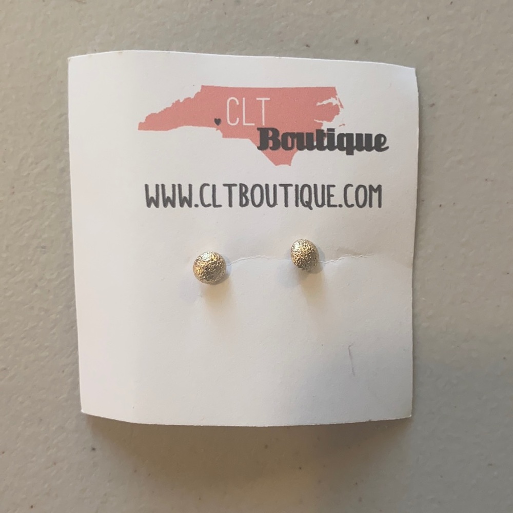 Classic gold studs